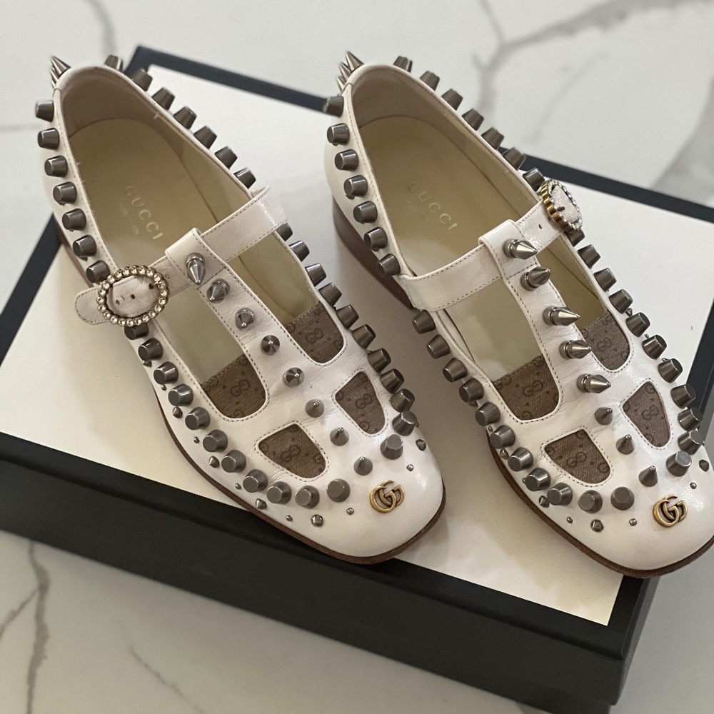 Gucci White Leather And Canvas Spike/Stud Embellished Loafer Pumps